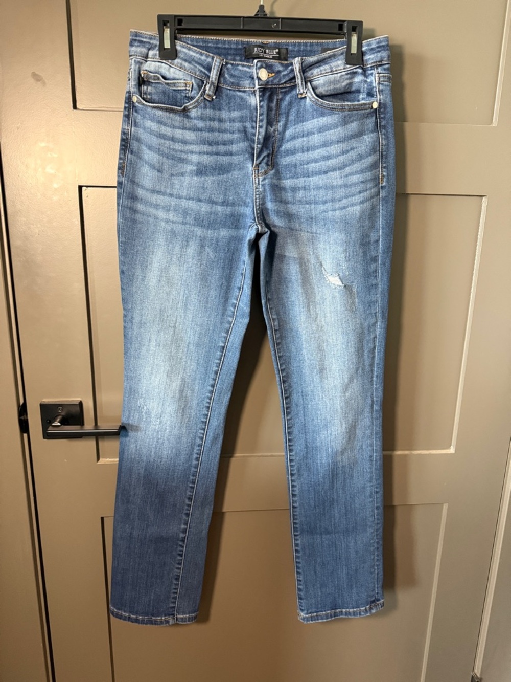 Judy Blue Medium Wash Straight Fit Jeans with Subtle Distressing